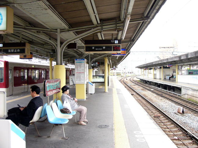 橿原神宮前駅の吉野線ホーム